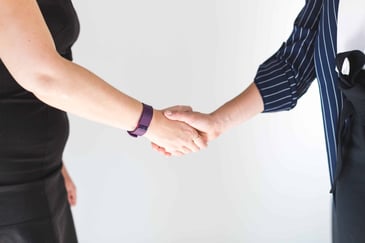 business-women-shaking-hands